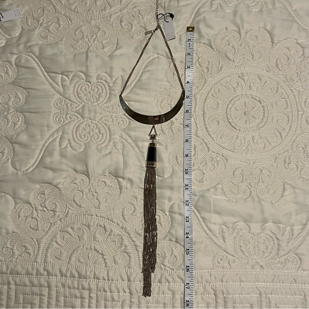 White House Black Market Necklace - Picture 12 of 14